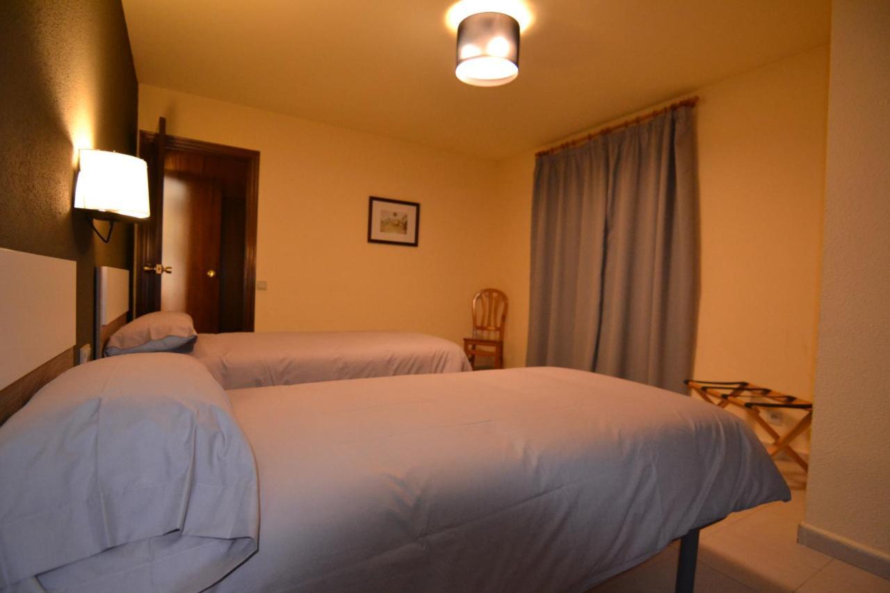 Apartamentos Turisticos Poblado Аринсал Екстериор снимка