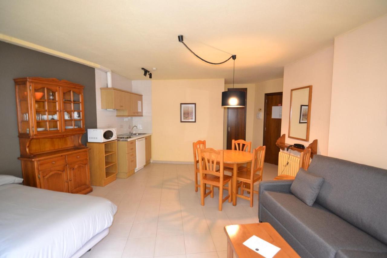 Apartamentos Turisticos Poblado Аринсал Екстериор снимка